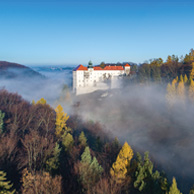 Poland - Love to be here... - Zamek w Pieskowej Skale we mgle 