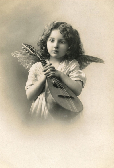 Putto z mandoliną