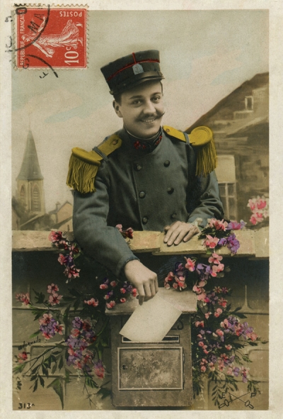 Uśmiechnięty listonosz