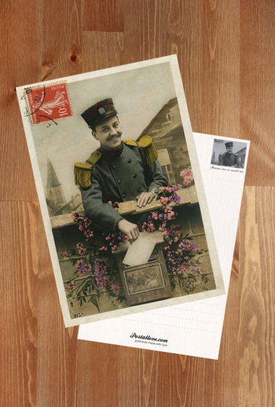Uśmiechnięty listonosz
