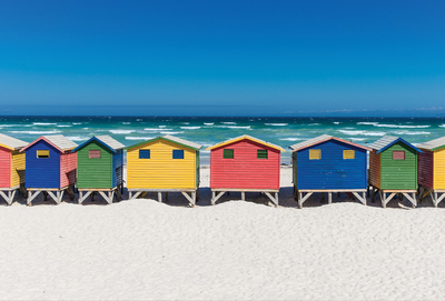 Kolorowe domki na plaży